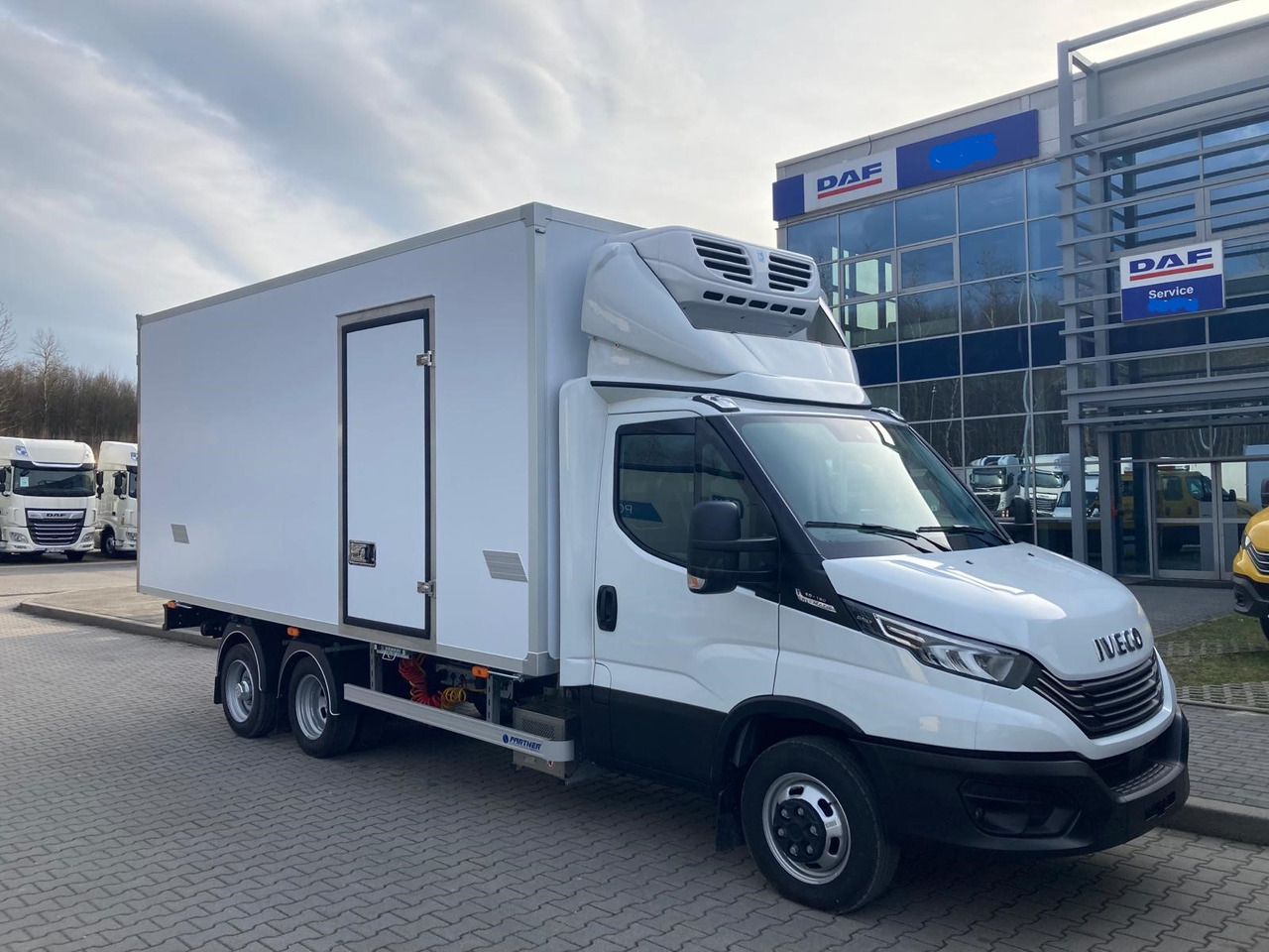 IVECO Daily BE-Truck 35S18H A8 180 PS Kühlkoffer 7.000kg Gesamtgewicht - Refrigerator truck: picture 1 IVECO Daily BE-Truck 35S18H A8 180 PS Kühlkoffer 7.000kg Gesamtgewicht - Refrigerator truck: picture 1