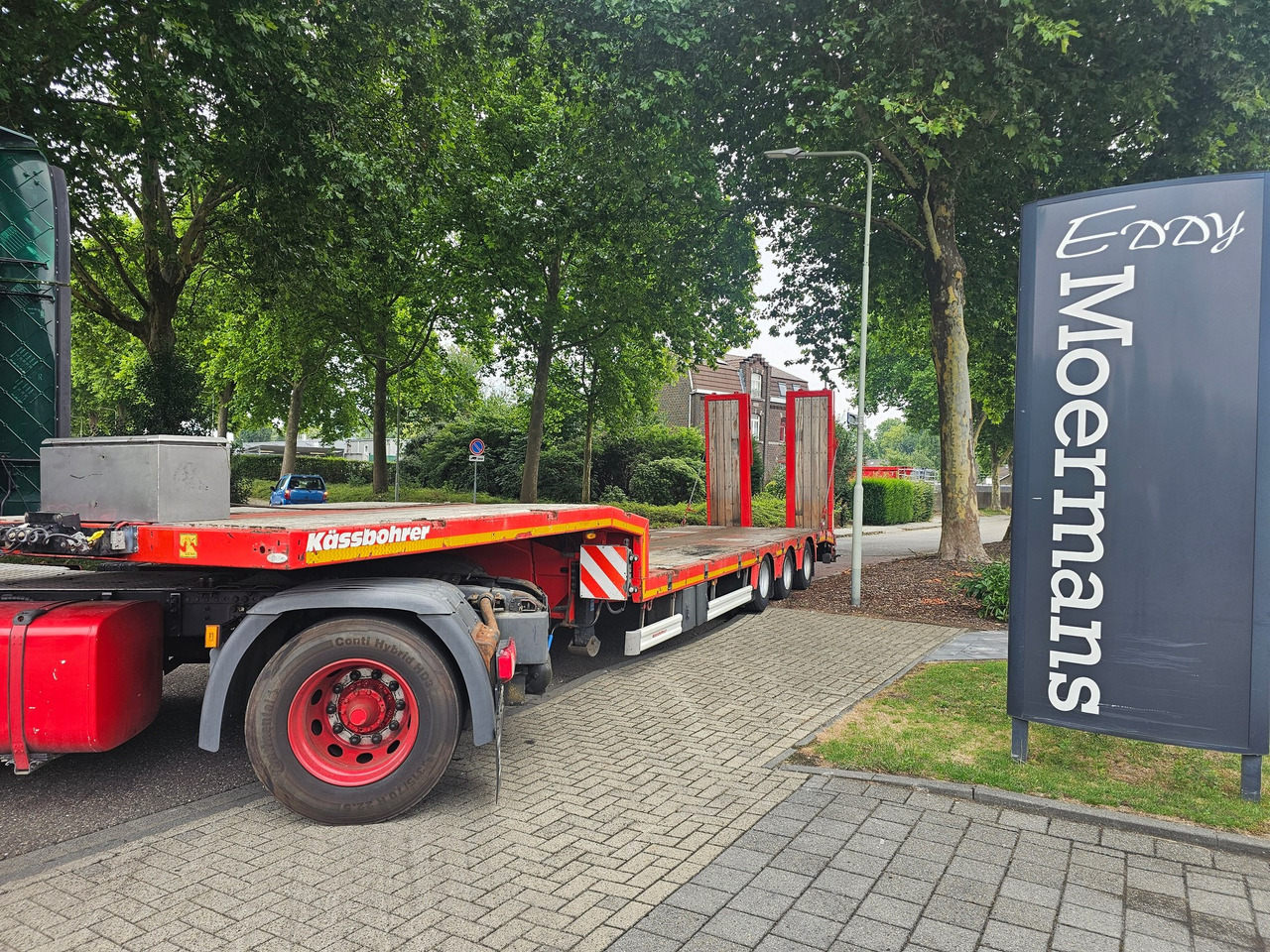 Kässbohrer LB3E With Hydraulic Flip Ramps - Low loader semi-trailer: picture 1 Kässbohrer LB3E With Hydraulic Flip Ramps - Low loader semi-trailer: picture 1