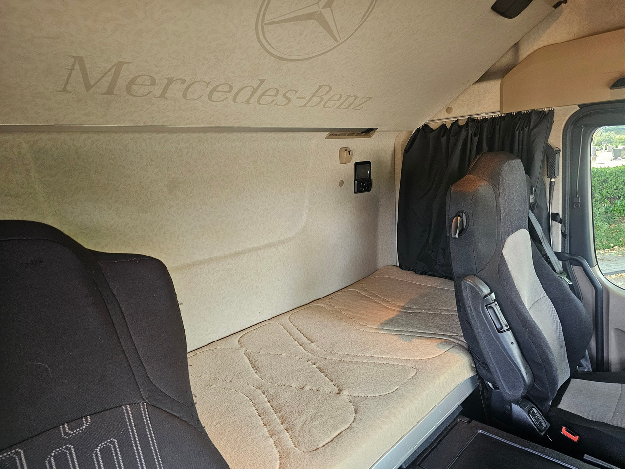 Tractor unit Mercedes Benz Actros 1842 Mega: picture 9