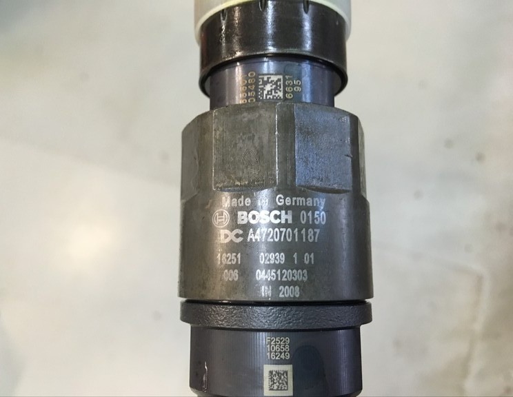 INJECTOR ACTROS MP4 - Injector for Truck: picture 2 INJECTOR ACTROS MP4 - Injector for Truck: picture 2