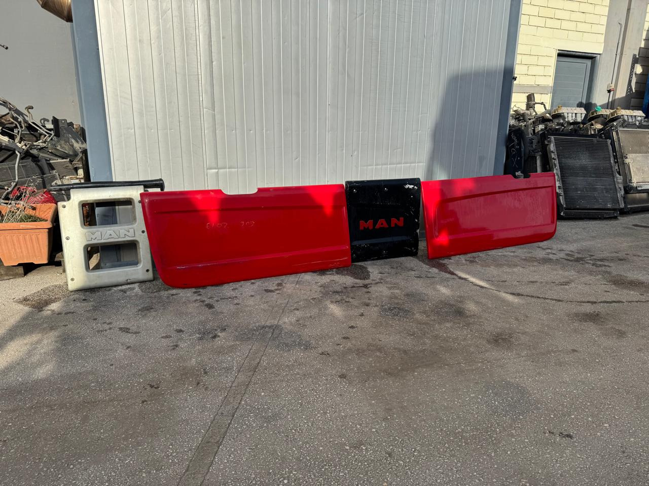SIDE PANELLING MAN TGX EURO 6 - Spare parts: picture 4 SIDE PANELLING MAN TGX EURO 6 - Spare parts: picture 4