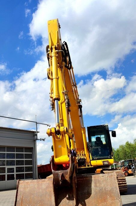 Komatsu PC210LC-11 - Crawler excavator: picture 3 Komatsu PC210LC-11 - Crawler excavator: picture 3