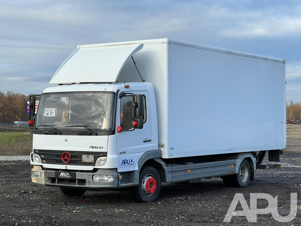 Mercedes-Benz ATEGO 818 winda - Box truck: picture 1 Mercedes-Benz ATEGO 818 winda - Box truck: picture 1