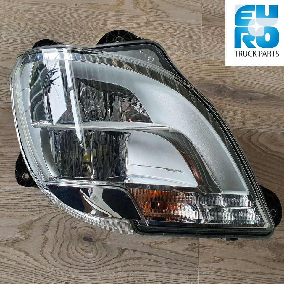 DAF XF 106 FULL LED XENON RECHTS OE nieuw 1857527 - Headlight for Truck: picture 1 DAF XF 106 FULL LED XENON RECHTS OE nieuw 1857527 - Headlight for Truck: picture 1
