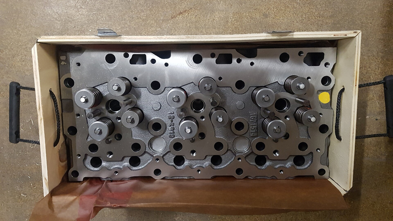 DAF XF95 EURO 3 ASSEMBLED CYLINDER HEAD FULL VALVE 1671514 - Cylinder head for Truck: picture 2 DAF XF95 EURO 3 ASSEMBLED CYLINDER HEAD FULL VALVE 1671514 - Cylinder head for Truck: picture 2