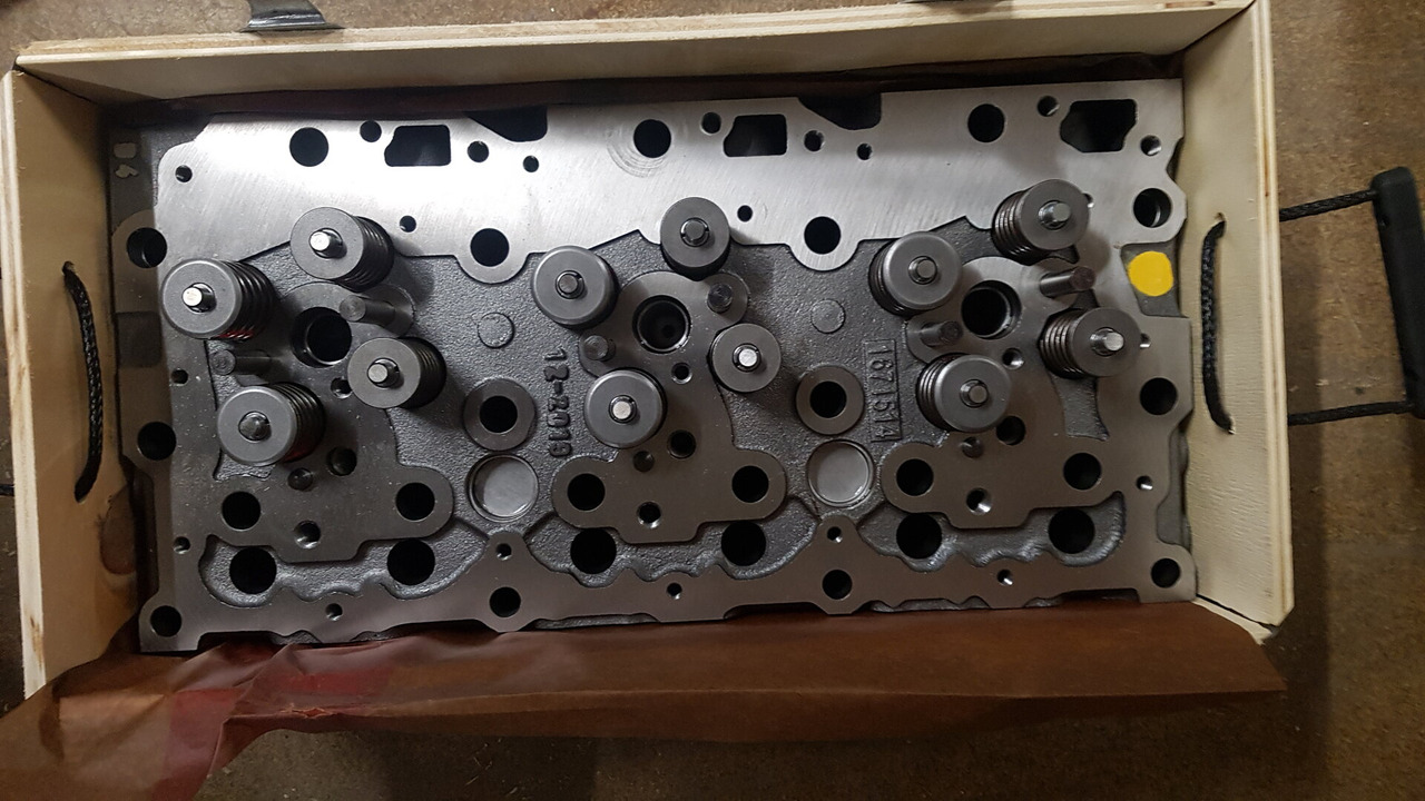 DAF XF95 EURO 3 ASSEMBLED CYLINDER HEAD FULL VALVE 1671514 - Cylinder head for Truck: picture 1 DAF XF95 EURO 3 ASSEMBLED CYLINDER HEAD FULL VALVE 1671514 - Cylinder head for Truck: picture 1
