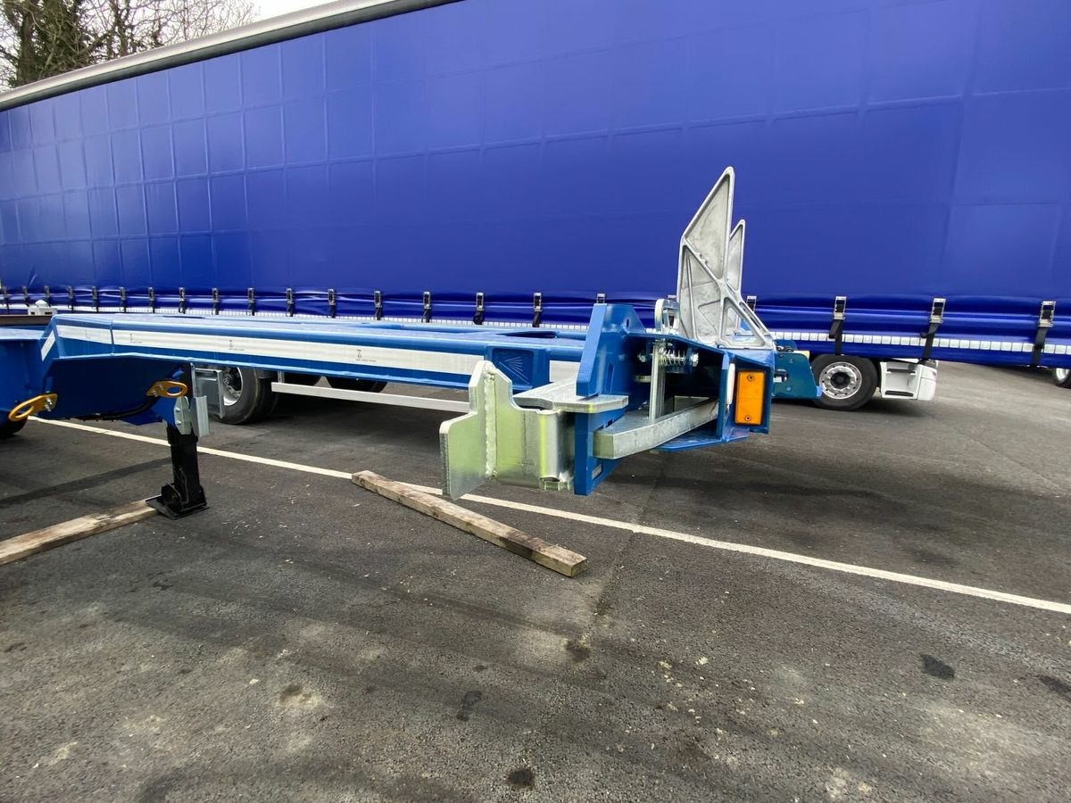 Container transporter/ Swap body semi-trailer New D-TEC CONTAINER CHASSIS PM-3-SSliding: picture 7