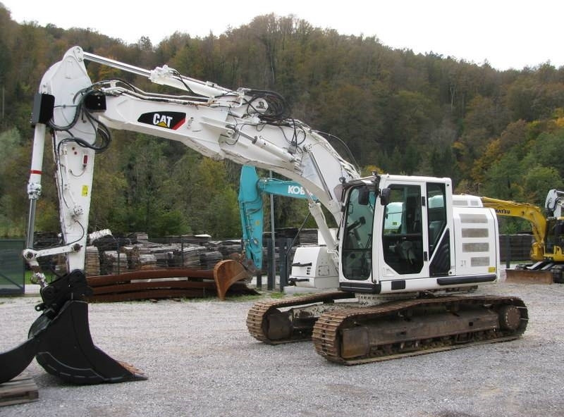 CAT 320E LRR 4 orodja - Crawler excavator: picture 1 CAT 320E LRR 4 orodja - Crawler excavator: picture 1