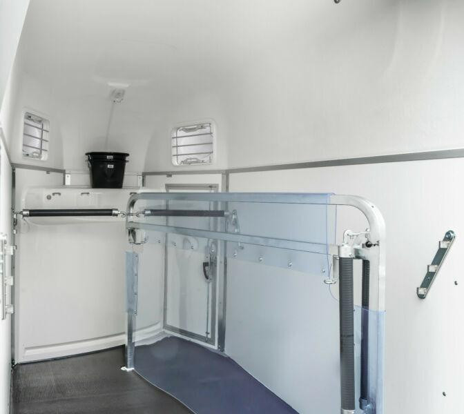 Humbaur Equitos 2400 Élőállatszállító utánfutó - Horse trailer: picture 4 Humbaur Equitos 2400 Élőállatszállító utánfutó - Horse trailer: picture 4