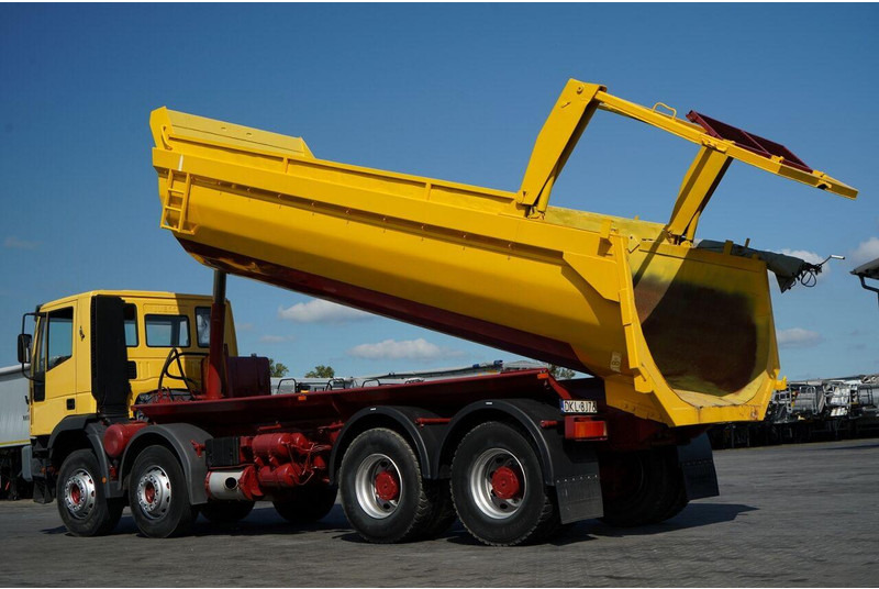 Iveco EUROTRAKKER 340 / 8x4 / TYLNOZSYPOWA / HYDROKLAPA / MANUAL - Tipper: picture 4 Iveco EUROTRAKKER 340 / 8x4 / TYLNOZSYPOWA / HYDROKLAPA / MANUAL - Tipper: picture 4