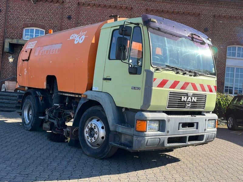 MAN 15.163 Utcaseprő - Road sweeper: picture 2 MAN 15.163 Utcaseprő - Road sweeper: picture 2