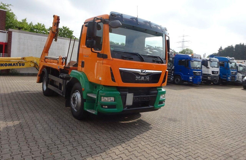 MAN TGM 18.340 Skip loader - Skip loader truck: picture 4 MAN TGM 18.340 Skip loader - Skip loader truck: picture 4