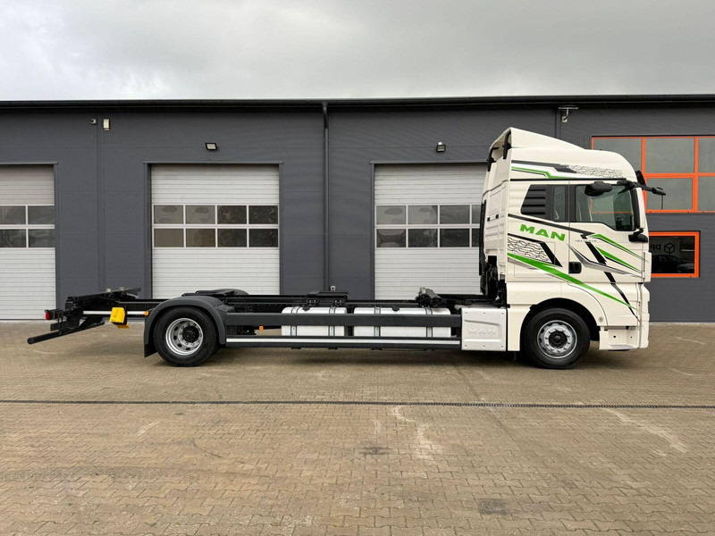 MAN TGX 18.470 // Przebieg 252 tyś. km !!! // Ciężarówka jak nowa // - Cab chassis truck: picture 5 MAN TGX 18.470 // Przebieg 252 tyś. km !!! // Ciężarówka jak nowa // - Cab chassis truck: picture 5