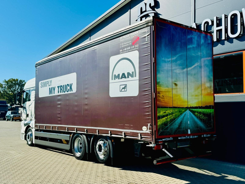 MAN TGX 26.420 - Curtainsider truck: picture 4 MAN TGX 26.420 - Curtainsider truck: picture 4