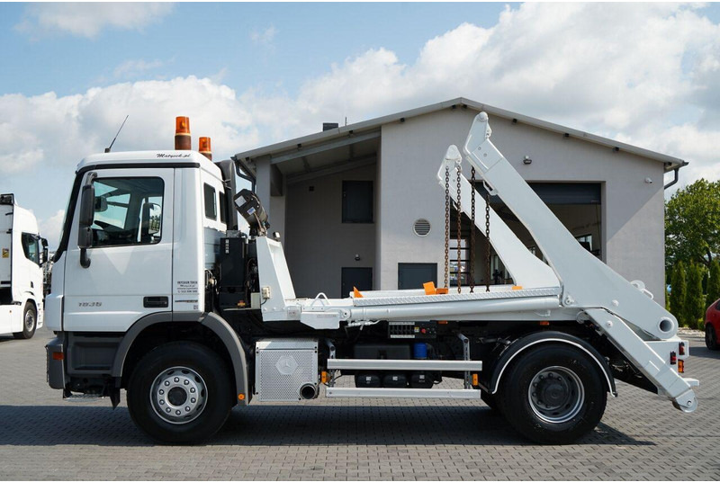 Mercedes-Benz ACTROS  1836 / 4X2 / BRAMOWIEC / PALFINGER M12T / EURO 6 / SPROW - Skip loader truck: picture 2 Mercedes-Benz ACTROS  1836 / 4X2 / BRAMOWIEC / PALFINGER M12T / EURO 6 / SPROW - Skip loader truck: picture 2