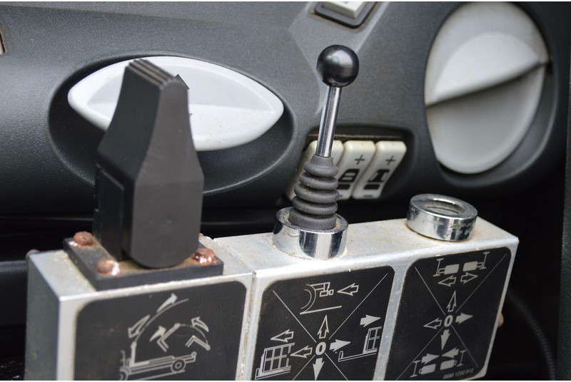 Mercedes-Benz ACTROS 2541 EURO 5 HOOK ABROLLKIPPER on lease Mercedes-Benz ACTROS 2541 EURO 5 HOOK ABROLLKIPPER: picture 16 Mercedes-Benz ACTROS 2541 EURO 5 HOOK ABROLLKIPPER on lease Mercedes-Benz ACTROS 2541 EURO 5 HOOK ABROLLKIPPER: picture 16