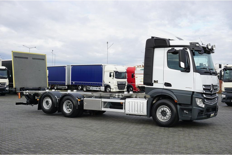 Mercedes-Benz ACTROS / 2553 / ACC / E 6 / BDF + WINDA / 7.15 , 7.45, 7.82 M / - Cab chassis truck: picture 4 Mercedes-Benz ACTROS / 2553 / ACC / E 6 / BDF + WINDA / 7.15 , 7.45, 7.82 M / - Cab chassis truck: picture 4