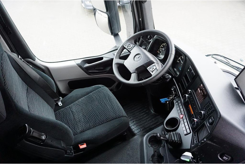 Refrigerator truck Mercedes-Benz ANTOS / 1830 / EURO 6 / CHŁODNIA + WINDA / 18 PALET: picture 13 Refrigerator truck Mercedes-Benz ANTOS / 1830 / EURO 6 / CHŁODNIA + WINDA / 18 PALET: picture 13