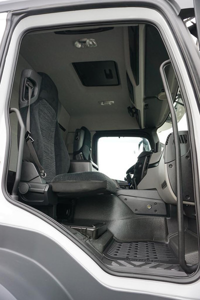 Refrigerator truck Mercedes-Benz ANTOS / 1830 / EURO 6 / CHŁODNIA + WINDA / 18 PALET: picture 8 Refrigerator truck Mercedes-Benz ANTOS / 1830 / EURO 6 / CHŁODNIA + WINDA / 18 PALET: picture 8