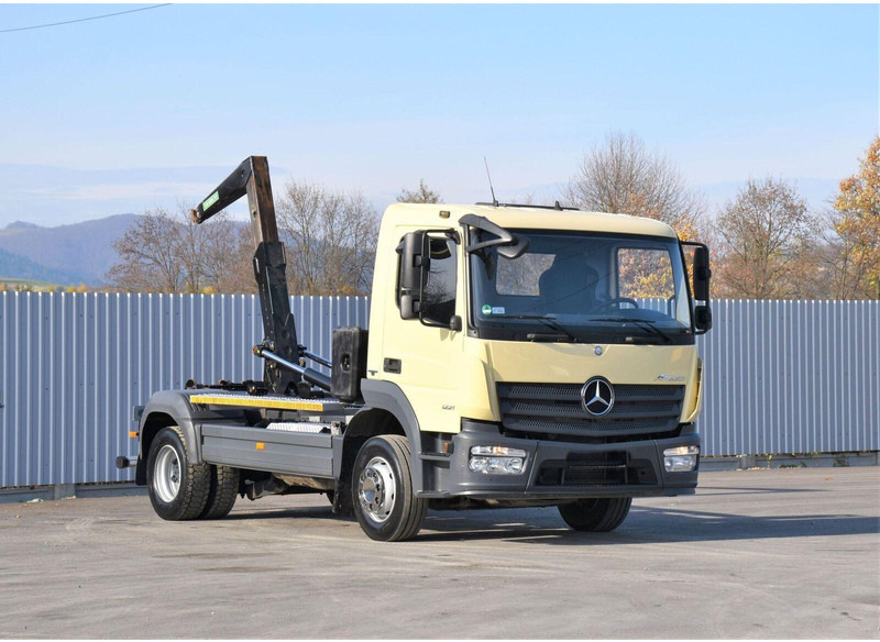 Mercedes-Benz ATEGO 1221 * ABROLLKIPPER * TOPZUSTAND - Hook lift truck: picture 1 Mercedes-Benz ATEGO 1221 * ABROLLKIPPER * TOPZUSTAND - Hook lift truck: picture 1