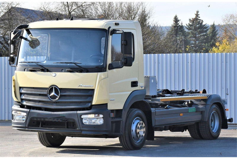 Mercedes-Benz ATEGO 1221 * ABROLLKIPPER * TOPZUSTAND - Hook lift truck: picture 4 Mercedes-Benz ATEGO 1221 * ABROLLKIPPER * TOPZUSTAND - Hook lift truck: picture 4