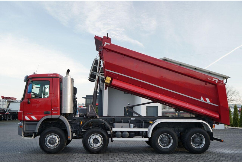 Mercedes-Benz CTROS 4141 / 8X6 / WYWROTKA TYLNOZSYPOWA / MEILLER KIPPER 5.3M / - Tipper: picture 5 Mercedes-Benz CTROS 4141 / 8X6 / WYWROTKA TYLNOZSYPOWA / MEILLER KIPPER 5.3M / - Tipper: picture 5