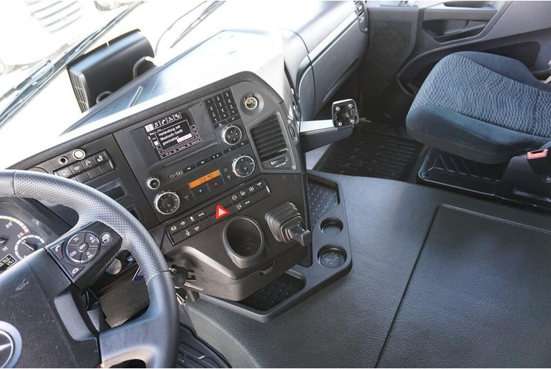 Tractor unit Mercedes-Benz AROCS / 1848 / E 6 / ACC / 4 X 4 / HAD / HYDRAULIKA / RETARDER: picture 9 Tractor unit Mercedes-Benz AROCS / 1848 / E 6 / ACC / 4 X 4 / HAD / HYDRAULIKA / RETARDER: picture 9