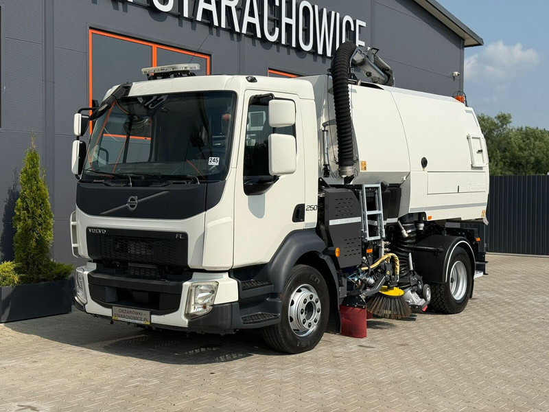 Volvo VOLVO FL 15.250 Euro 6 // zamiatarka dwustronna JOHNSTON VT652 - Road sweeper: picture 1 Volvo VOLVO FL 15.250 Euro 6 // zamiatarka dwustronna JOHNSTON VT652 - Road sweeper: picture 1