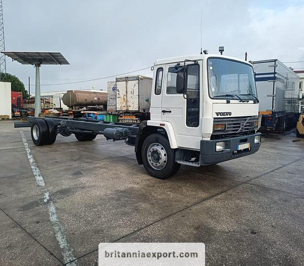 VOLVO FL6 19 | Intercooler | On springs | On 10 studs - Cab chassis truck: picture 1 VOLVO FL6 19 | Intercooler | On springs | On 10 studs - Cab chassis truck: picture 1
