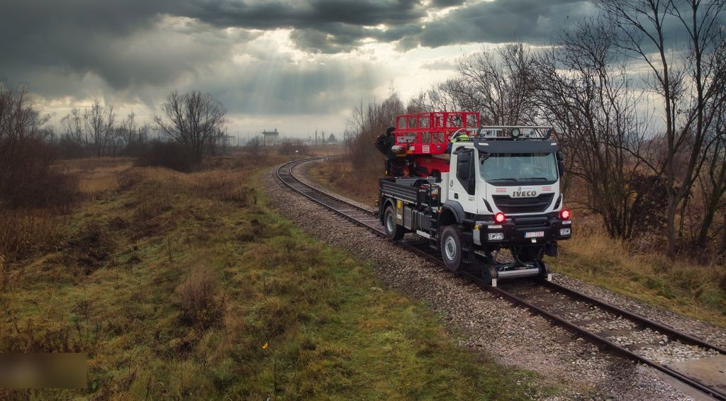 Iveco TRAKER 4x4 RAIL ROAD PALFINGER SCHIENEN TWO WAY - Truck mounted aerial platform: picture 4 Iveco TRAKER 4x4 RAIL ROAD PALFINGER SCHIENEN TWO WAY - Truck mounted aerial platform: picture 4