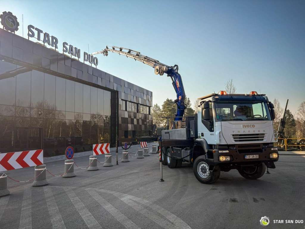 Iveco TRAKKER 450 6x6 PM41S FLY JIB Crane Kipper - Crane truck: picture 3 Iveco TRAKKER 450 6x6 PM41S FLY JIB Crane Kipper - Crane truck: picture 3