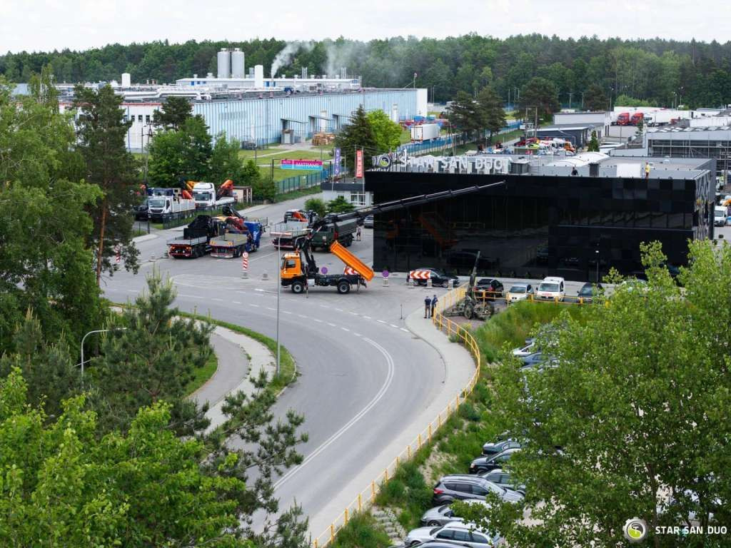 Tipper Mercedes-Benz  Actros 1841 AK 4x4 Hiab 288E-7 Crane Kipper: picture 8