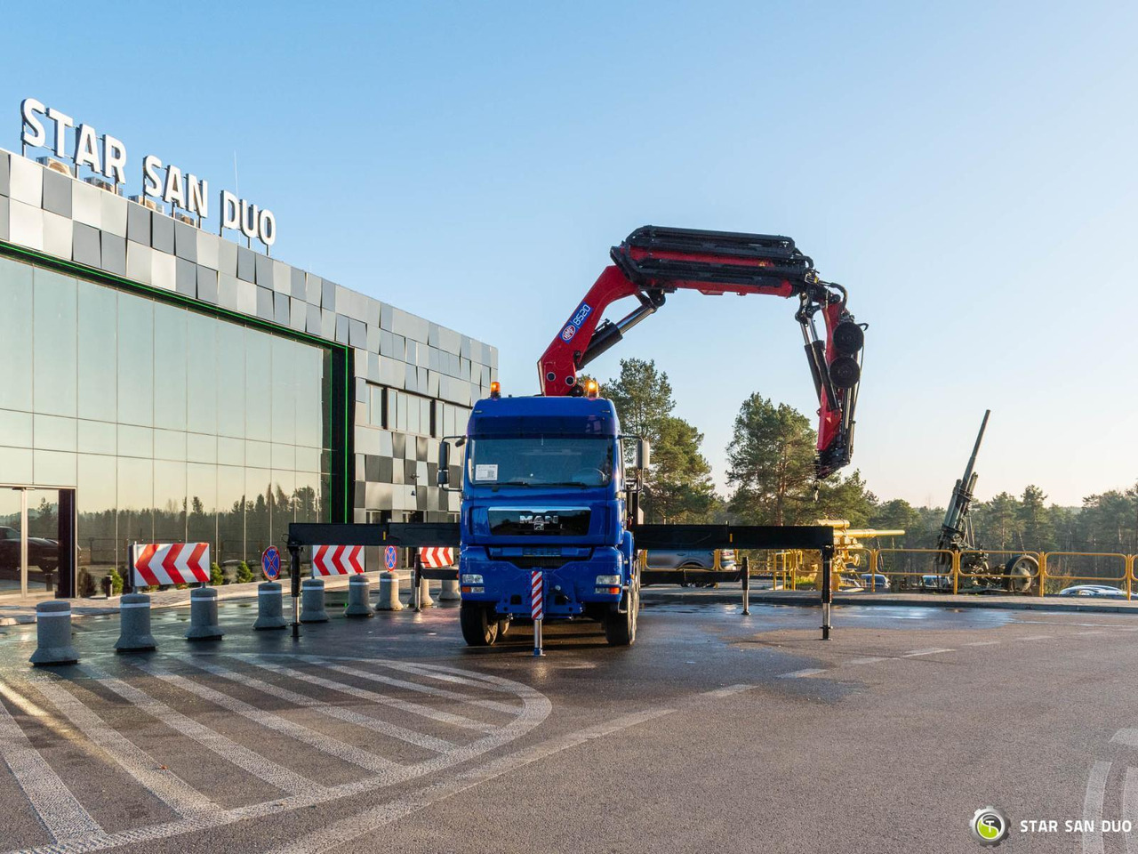 - Crane truck: picture 4 - Crane truck: picture 4