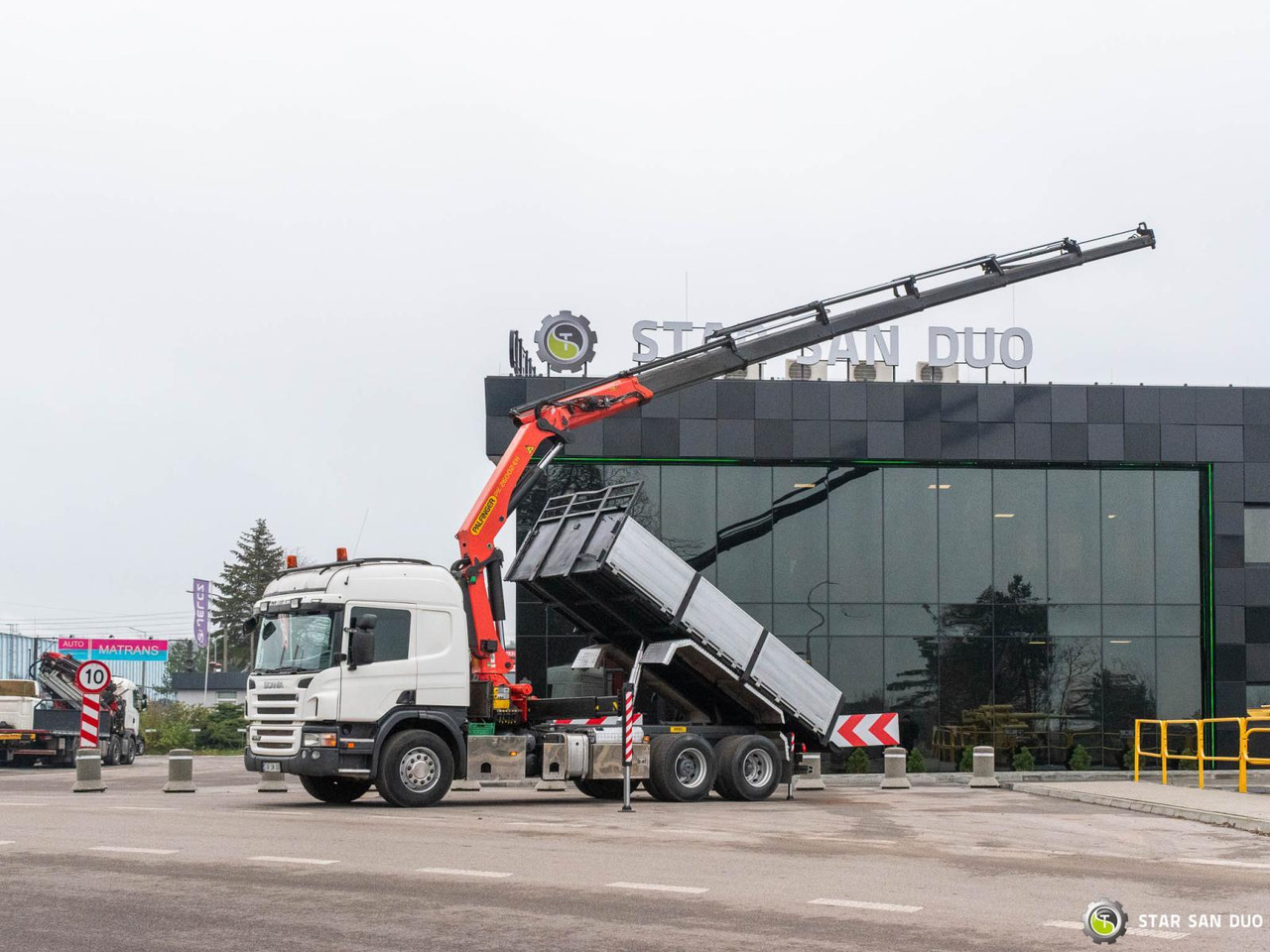- Crane truck: picture 1 - Crane truck: picture 1