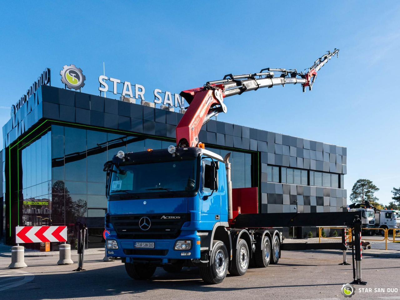 - Crane truck: picture 3 - Crane truck: picture 3