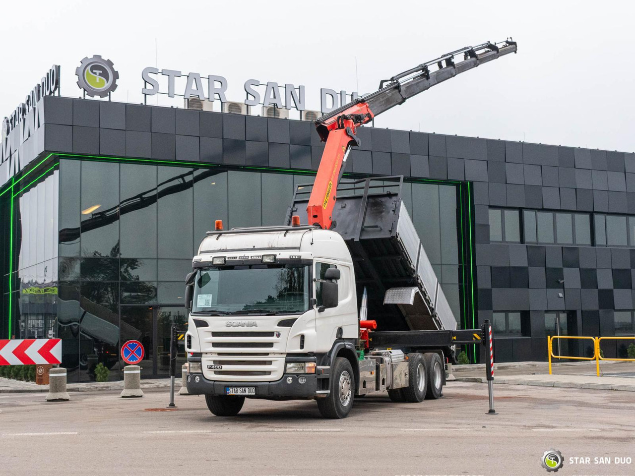 - Crane truck: picture 2 - Crane truck: picture 2