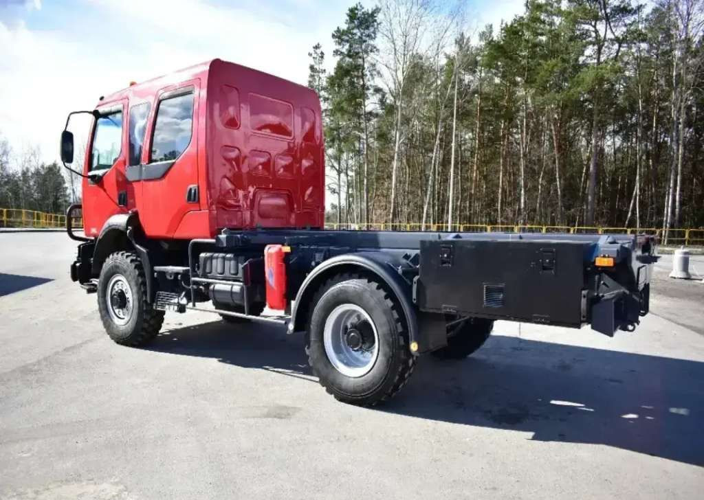 Renault MIDLUM 4x4 DOKA Brigade Double Cabin Camper - Cab chassis truck: picture 4 Renault MIDLUM 4x4 DOKA Brigade Double Cabin Camper - Cab chassis truck: picture 4
