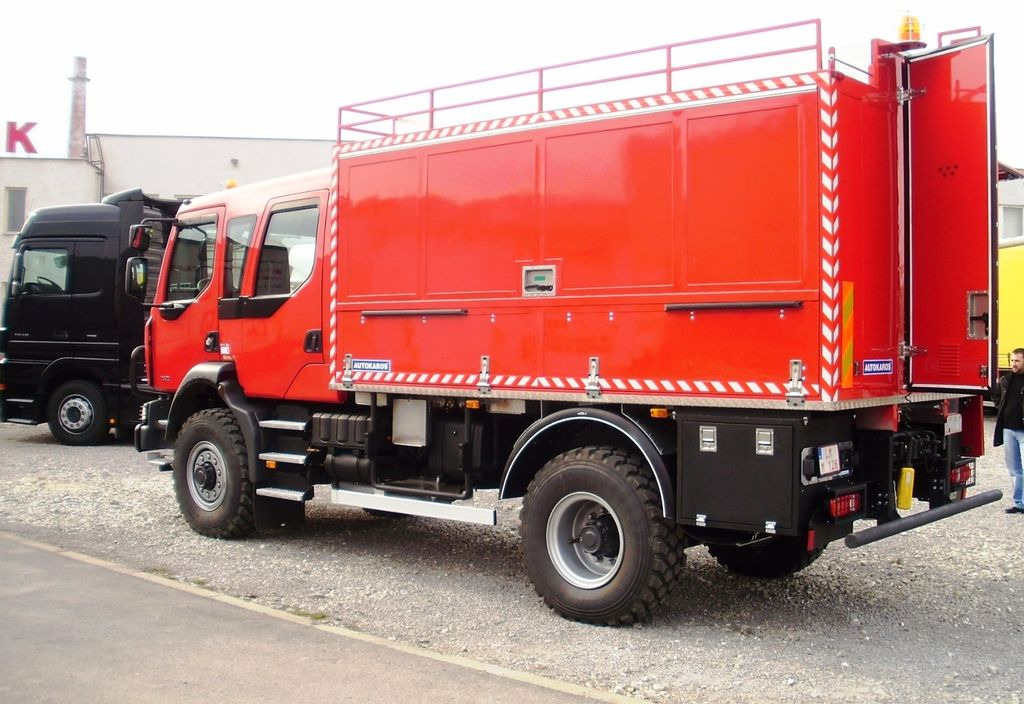 Renault MIDLUM 4x4 OFF ROAD DOKA FIRETRUCK CAMPER ! - Cab chassis truck: picture 4 Renault MIDLUM 4x4 OFF ROAD DOKA FIRETRUCK CAMPER ! - Cab chassis truck: picture 4