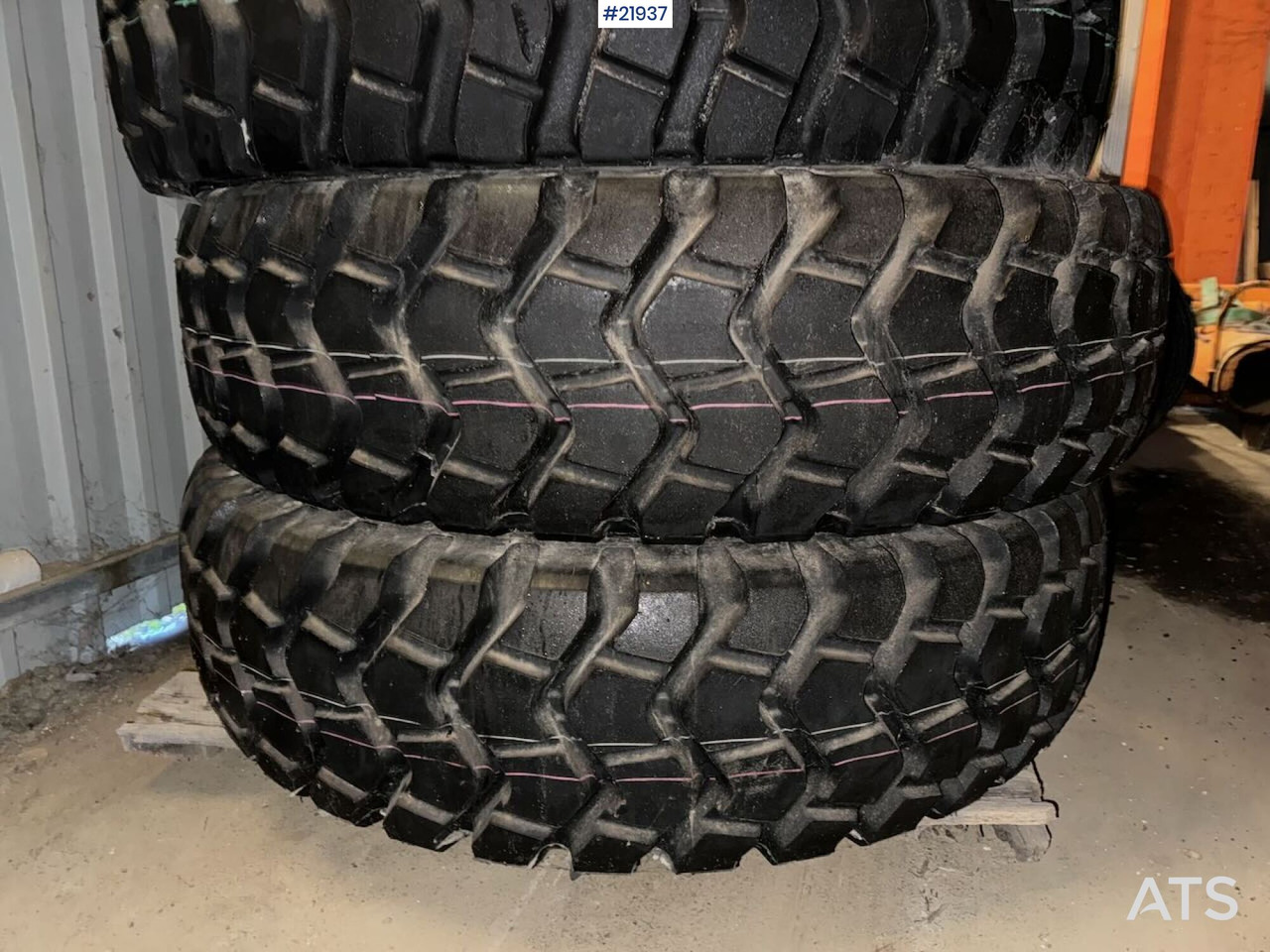 4 stk dekk til hjullaster eller veghøvel - Tire for Construction machinery: picture 1 4 stk dekk til hjullaster eller veghøvel - Tire for Construction machinery: picture 1