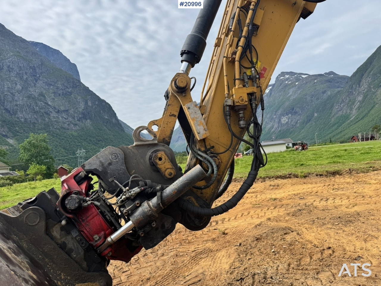 Crawler excavator Caterpillar 320EL: picture 27