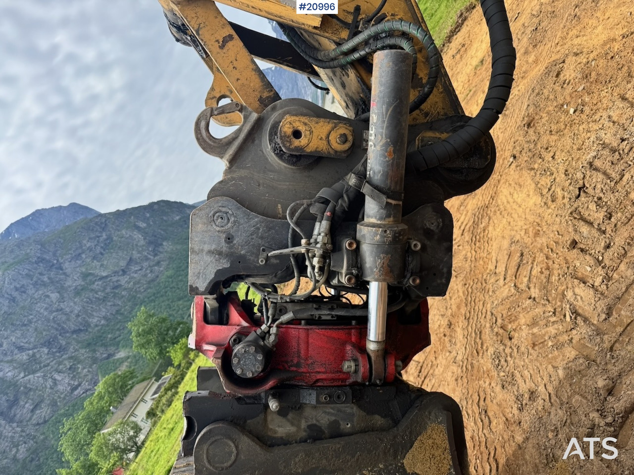 Crawler excavator Caterpillar 320EL: picture 28