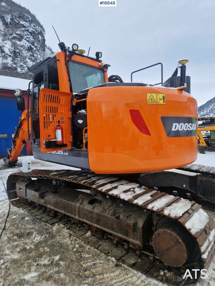 Doosan DX235LC-5 - Excavator: picture 1 Doosan DX235LC-5 - Excavator: picture 1