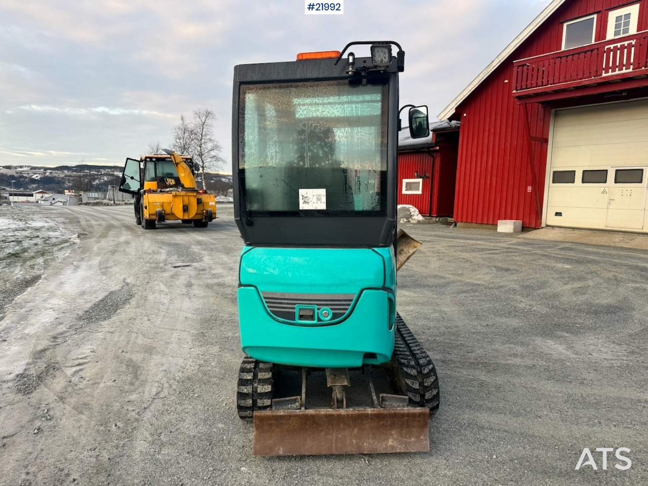 Kobelco 2016 Kobelco SK18 Minigraver m/ Powertilt, 3 skuffer,ripper, klype og Henger. - Mini excavator: picture 4 Kobelco 2016 Kobelco SK18 Minigraver m/ Powertilt, 3 skuffer,ripper, klype og Henger. - Mini excavator: picture 4
