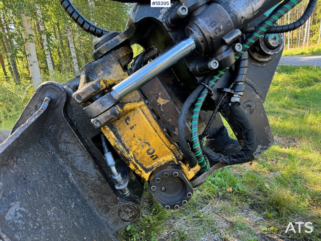 Excavator Kobelco SK140SRLC: picture 17