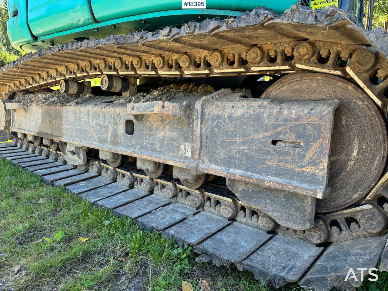 Excavator Kobelco SK140SRLC: picture 26