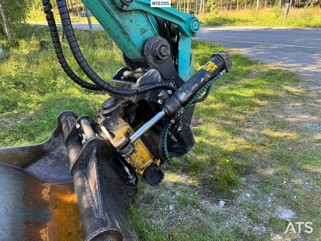Excavator Kobelco SK140SRLC: picture 15