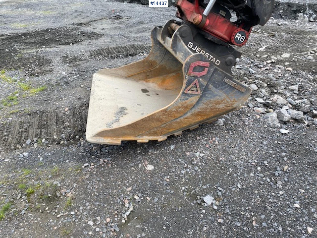 Excavator Komatsu PC228USLC-10: picture 21