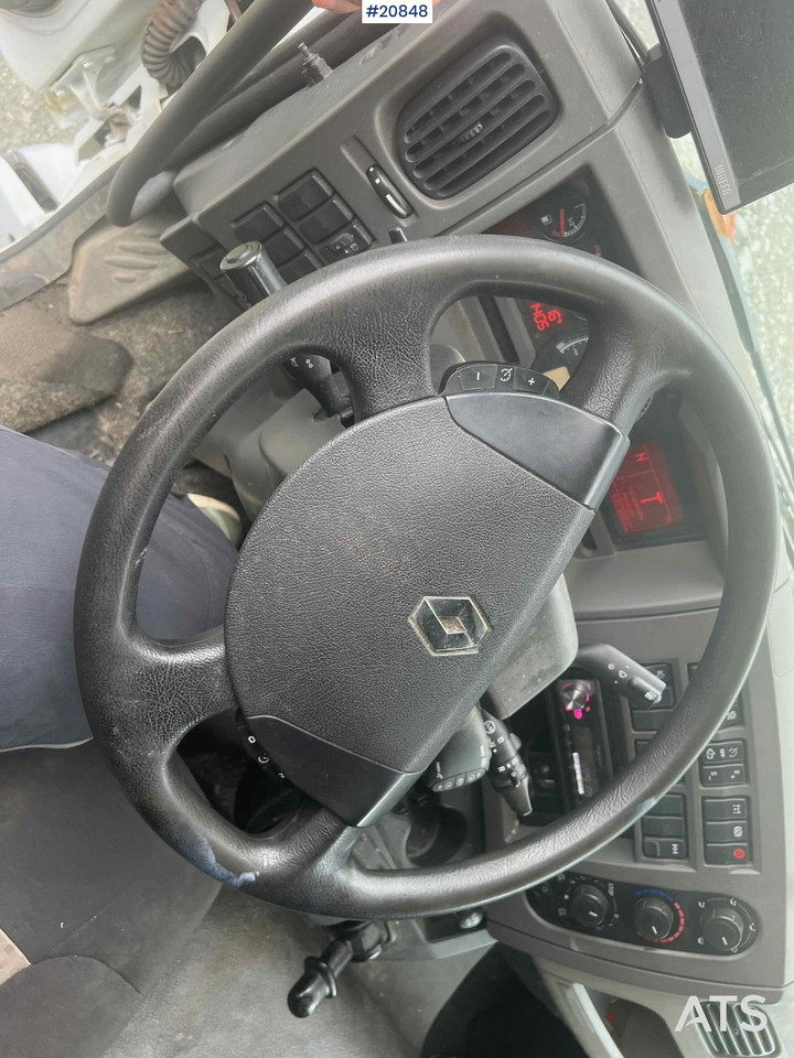 Box truck Renault midlum: picture 35