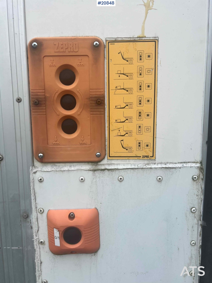 Box truck Renault midlum: picture 28