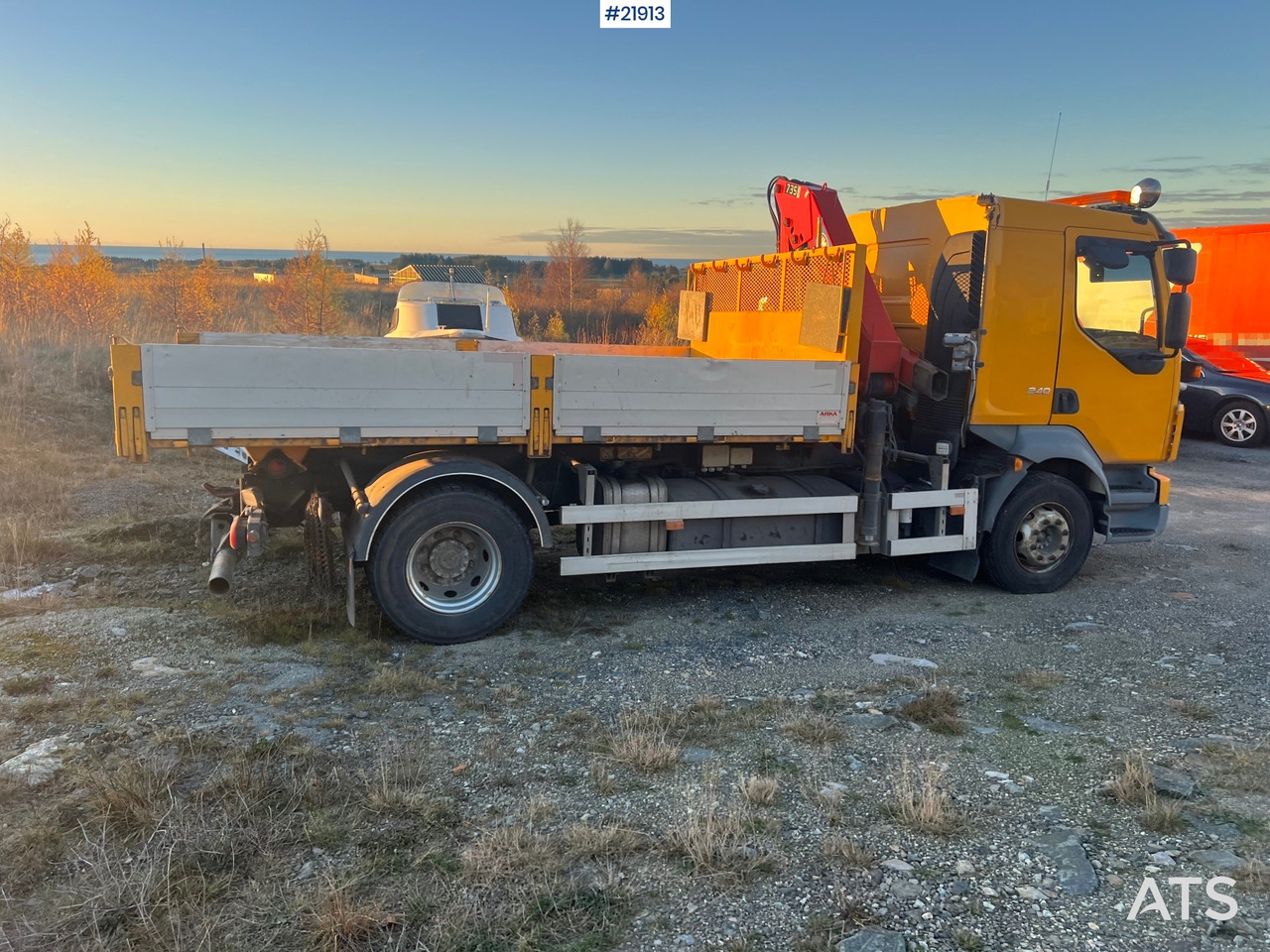 Volvo FL240 - Crane truck: picture 3 Volvo FL240 - Crane truck: picture 3